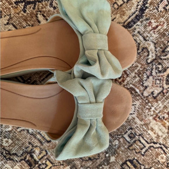 UGG bow tie wedge sandals gently worn - Picture 4 of 4